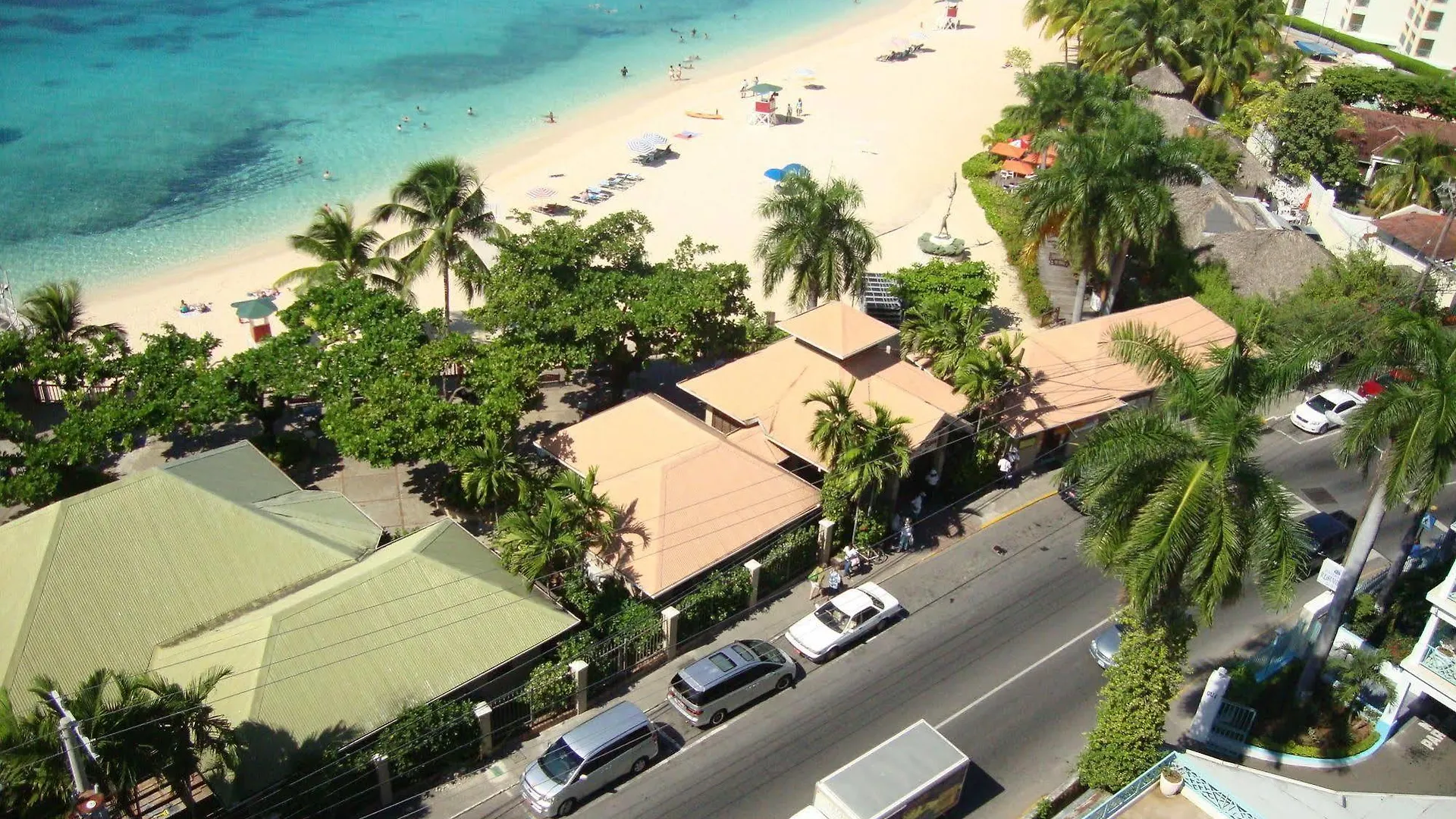 Ocean Suite Beach Front At Mobay Club مونتيغو باي شقة